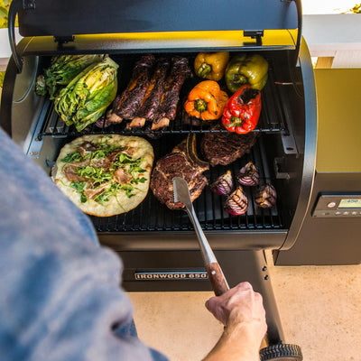 Traeger Ironwood 650 D2 Wood Pellet Grill Smoker BBQ - Free Bag of Pellets Included