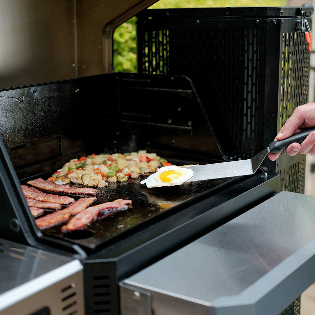 Masterbuilt 800 BBQ with Pizza Oven Attachment